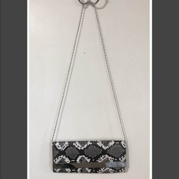Faux Snakeskin Clutch/Chain Purse - SO GLAM - Picture 6 of 6
